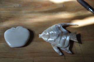 Vintage Antique Mother Of Pearl Carved Angel Fish And Apple Pins Muscatine Shell
