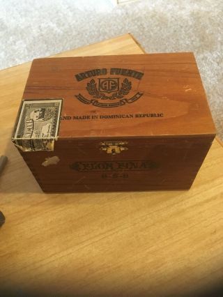Vintage Arturo Fuente Flor Fina 8 - 5 - 8 Wood Cigar Box 6 3/4” X 4 1/2” X 4 1/4”