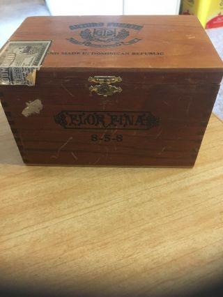 Vintage Arturo Fuente Flor Fina 8 - 5 - 8 Wood Cigar Box 6 3/4” x 4 1/2” x 4 1/4” 2