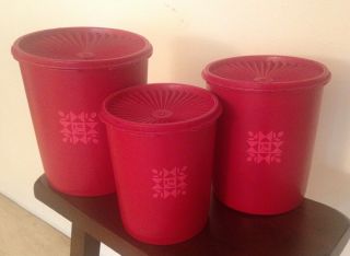 Set Of 3 Vtg.  Tupperware Paprika Red Quilt Tulip Nesting Canisters W/lids