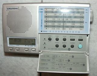 Grundig Yatch Boy 218 World Receiver,  portable FM Stereo,  MW & SW clock radio 2
