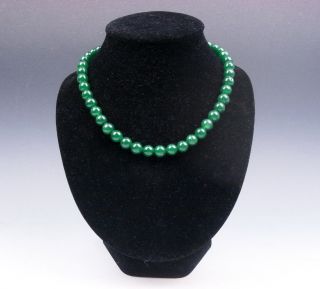 18 Inches Vivid Green Jade Beads Necklace 0.  9cm Beads Thickness 12241801