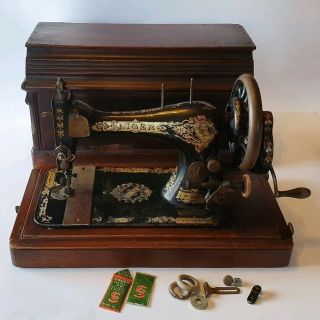 Vintage/antique 1895 Singer Hand Crank Sewing Machine Cased 12497763 No Prefix