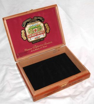 A ' Fuente Reserva Anejo Shark 77 Limitada Tobacco Hand Crafted Wood Cigar Box 2