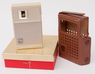 Vintage Magnavox Model 2 - Am - 70 Portable Transistor Radio W/ Box Made In Japan