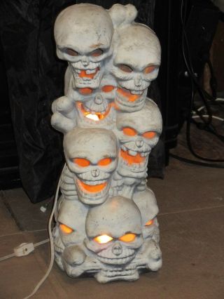 Vintage 1993 Trendmasters Blow Mold Foam Skulls Light Halloween 18.  5 " Tall