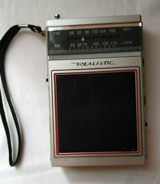 Vintage Realistic Model 12 - 719 Am Fm Transistor Radio With Hand Strap