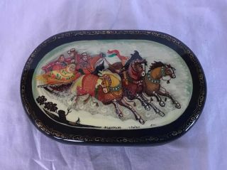 Vintage Hand - painted Russian Lacquer Box Signed by Artist 2