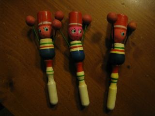 6 VINTAGE NOISE MAKER WHISTLE CLACKER TOY WOODEN DOLLS & CATS JAPAN MADE 3