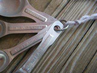 Vintage US STANDARD Fine NOS Mirro Aluminum Measuring Spoon Set USA 4