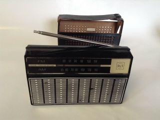 Vintage RCA Transistor Radio RGM29E AM/FM Battery Operated Compact Nine 9 3