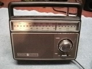 Vintage GE 7 - 2825G FM/AM Portable Radio 2 - Way AC/DC Power Tone Control 2825 2