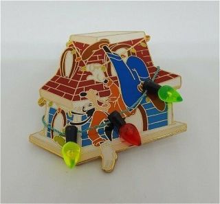 Old Rare Le Disney Pin Goofy Tangled Christmas Lights Falling Off House