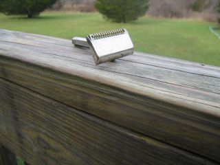 Ever - Ready " Pat Applied For " Flip Open Top Silver Tone Se Safety Razor