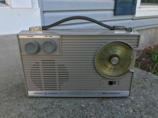 Vintage 1964 General Electric P925g Portable Transistor Radio The " Morale Radio "