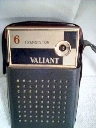 Vintage Valiant 6 Transistor Radio.