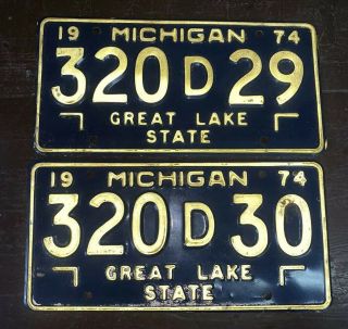 Consecutive Pair Vtg Dealer 1974 320d29 320d30 Michigan License Plate Hot Rod Ex