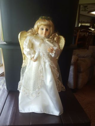 Animated Christmas Angel,  18 " Tall,  Battery Operated (not)