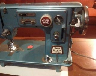 Vintage American Beauty Sewing Machine 305 Deluxe Made in Japan Toyota 2