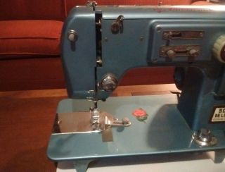 Vintage American Beauty Sewing Machine 305 Deluxe Made in Japan Toyota 3