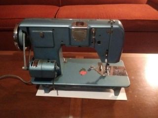 Vintage American Beauty Sewing Machine 305 Deluxe Made in Japan Toyota 5
