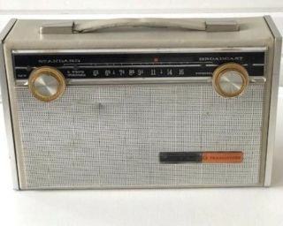 Mid - Century 1960s Sears Silvertone Portable Transistor Radio
