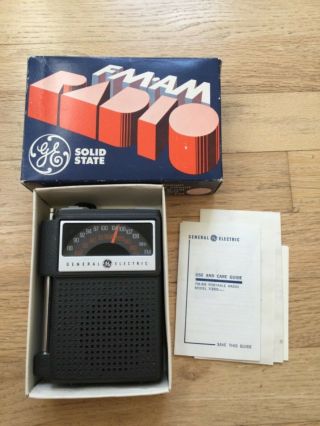 Vintage - Ge General Electric Am/fm Portable Transistor Radio Model 7 - 2515