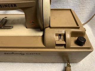 Vintage Toy Child’s Singer Sewing Machine Sewhandy Electric in Case 50 D 4