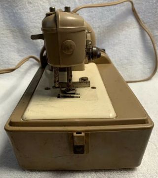 Vintage Toy Child’s Singer Sewing Machine Sewhandy Electric in Case 50 D 5