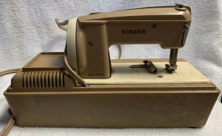Vintage Toy Child’s Singer Sewing Machine Sewhandy Electric in Case 50 D 7
