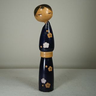 22.  5cm/148g Cute Kokeshi Doll By " Suigai Sato ".  Japanese Traditional Crafts.
