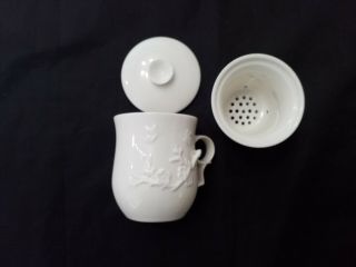 A Chinese Porcelain Tea Cup Handled Infuser Strainer With Lid 10 Oz White 1 One