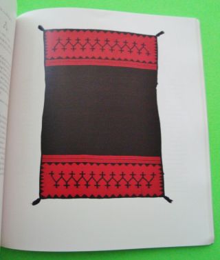 NAVAJO TEXTILES - WOVEN BY THE GRANDMOTHERS Smithsonian ILLUSTRATED 1st 1996 3