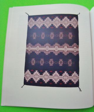 NAVAJO TEXTILES - WOVEN BY THE GRANDMOTHERS Smithsonian ILLUSTRATED 1st 1996 4