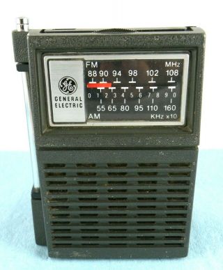 Vintage Ge (general Electric) Am/fm Transistor Portable Radio Model 7 - 2506a