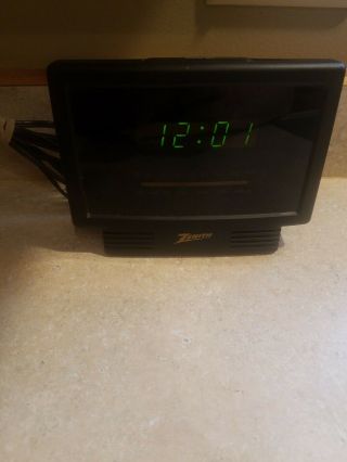 Zenith Zg120 M Vintage Am/fm Digital Alarm Clock Radio Black
