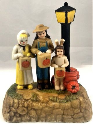 Vintage Halloween Ceramic Light Up Music Box Kids Costume Trick Or Treat Pumpkin