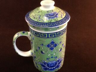 Chinese Porcelain Tea Cup Handled Infuser Strainer Lid 10 Oz Green & Blue Flower