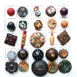 25 Vintage Wood Buttons / Realistic Painted Carved