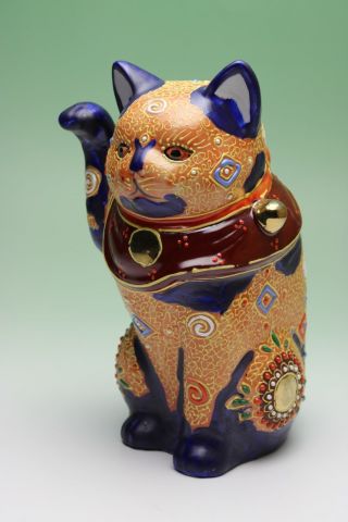 Raised Moriage Maneki Neko 6.  5 " Beaded Lucky Cat Porcelain Figurine Japan