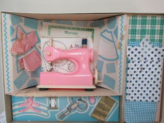 Vintage Hasbro Junior Miss PINK Sewing Machine Toy Set and Doll Clothes Pattern 3