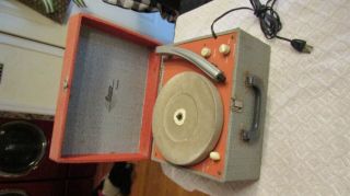Vintage Beam Victoria Record Player With 1 Tube 25l6gt Amplifier