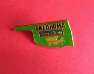 Cool Vintage Oklahoma Sooner State Conestoga Wagon Souvenir Lapel Pin Pinback