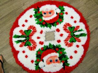 Vtg Handmade Christmas Tree Skirt Santa Claus Latch Hook Christmas Tree Skirt