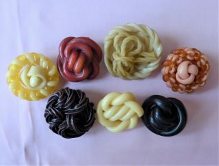 7 Collectable Wacky Celluloid Buttons - Extruded Spaghetti Bow Woven (12)
