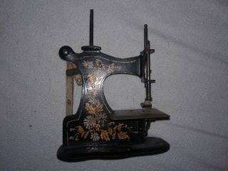 Antique Old Metal Childs Sewing Machine Hand Painted No.  264624