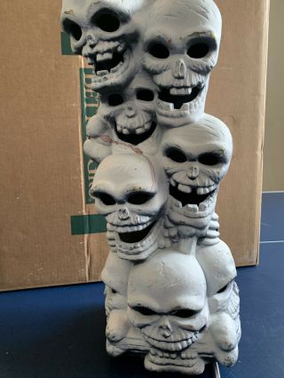 Trendmaster Lamp Blowmold Skull Stack Halloween Prop Animated Light Up Skeleton