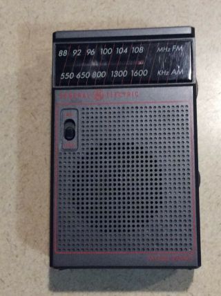 Vintage Ge General Electric 7 - 2582g Portable Handheld Am/fm Radio