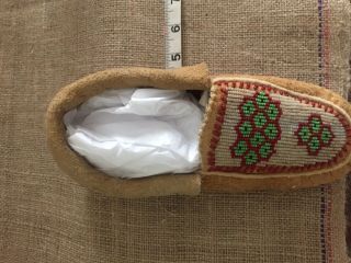 PAIR NATIVE AMERICAN INDIAN BEAD DECORATED HIDE MOCCASINS BEADED 2