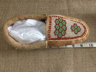 PAIR NATIVE AMERICAN INDIAN BEAD DECORATED HIDE MOCCASINS BEADED 3